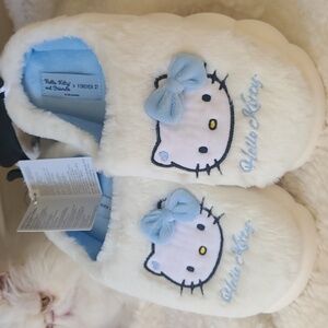 Hello Kitty Slippers 💙